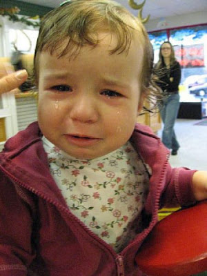 Bayi - 15 Ekspresi balita sedang potong rambut ini bikin geli lihatnya © 2016 brilio.net