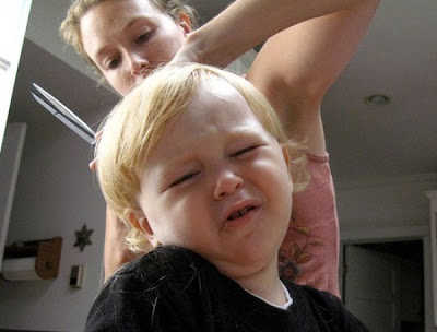 Bayi - 15 Ekspresi balita sedang potong rambut ini bikin geli lihatnya © 2016 brilio.net