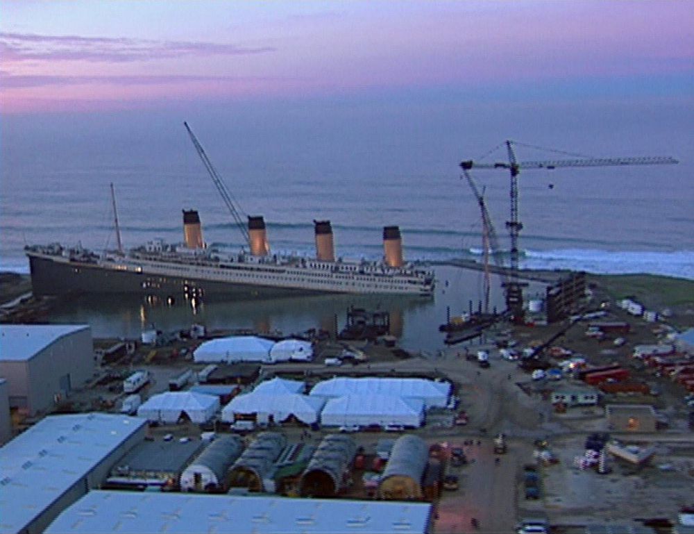 behind titanic © 2016 brilio.net behind titanic © 2016 brilio.net