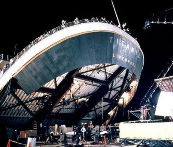 behind titanic © 2016 brilio.net behind titanic © 2016 brilio.net