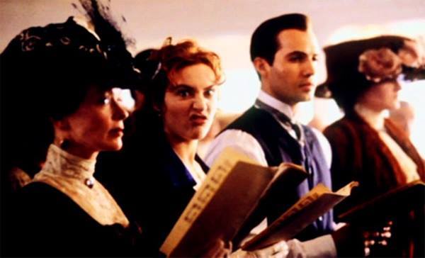 behind titanic © 2016 brilio.net behind titanic © 2016 brilio.net