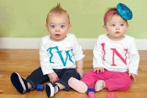 10 Desain kaus lucu untuk si kembar, bikin makin gemes deh!