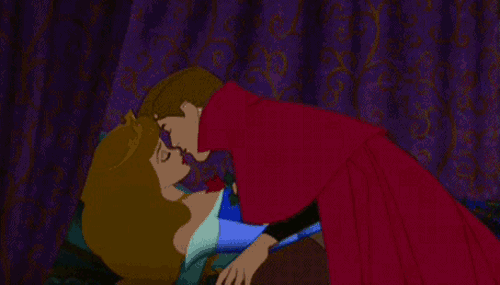 7 Ekspektasi vs realita cewek tidur menirukan ala  Princess Disney