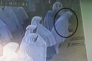 Kabar wanita asal Malaysia meninggal saat Salat Tarawih ternyata hoax!