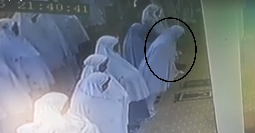 Kabar wanita asal Malaysia meninggal saat Salat Tarawih ternyata hoax!