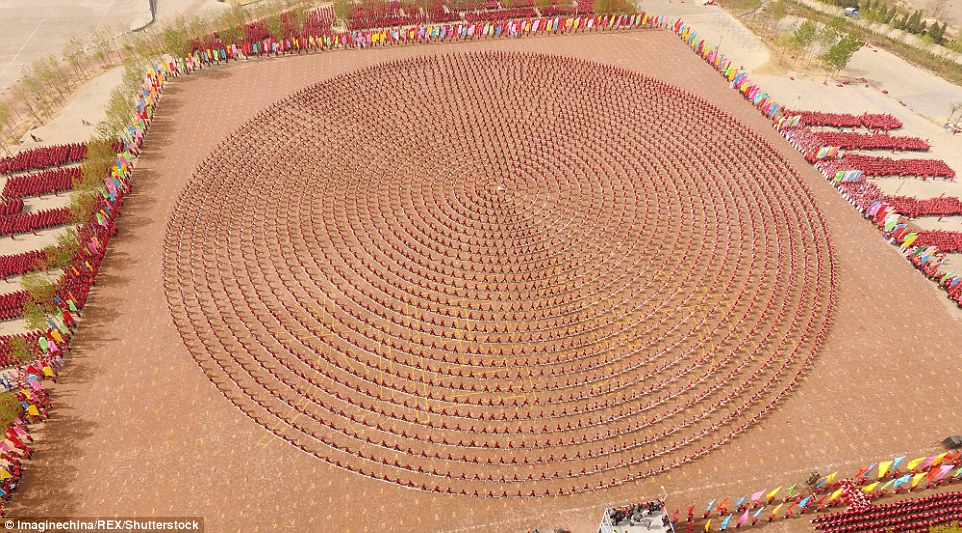 8 Foto keren ini bukti jika China memang gudangnya atlet kungfu!