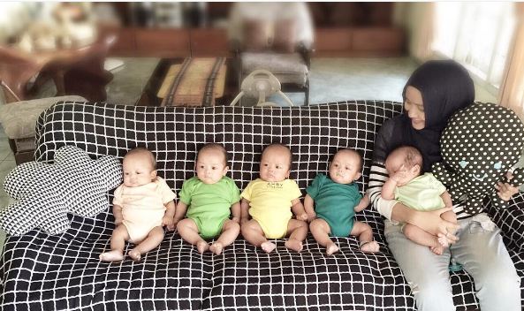 BAYI - 20 Potret bayi AIUEO, si kembar lima dari Cirebon © 2016 brilio.net
