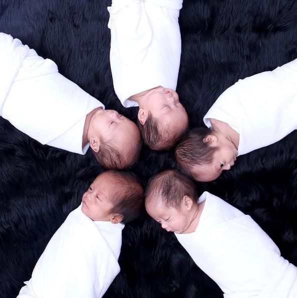 BAYI - 20 Potret bayi AIUEO, si kembar lima dari Cirebon © 2016 brilio.net