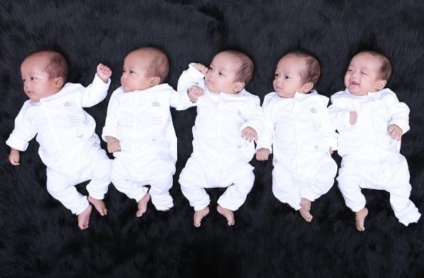 BAYI - 20 Potret bayi AIUEO, si kembar lima dari Cirebon © 2016 brilio.net