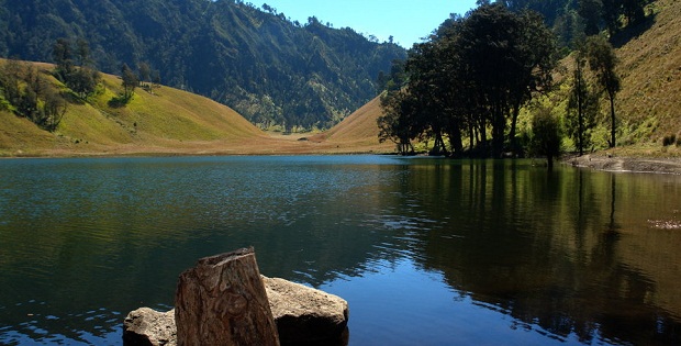5 Kisah misteri gunung di Indonesia ini bikin kamu merinding!