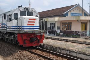 7 Stasiun kereta api ini paling angker di Indonesia