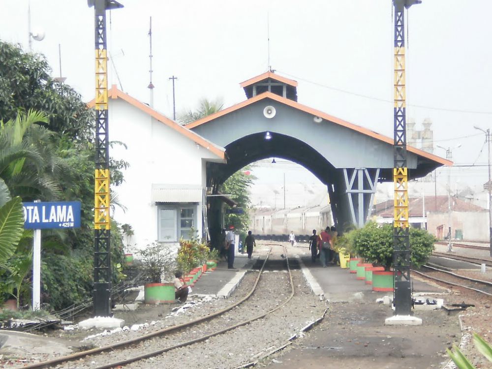 7 Stasiun kereta api ini paling angker di Indonesia