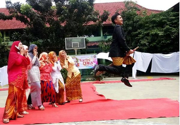 foto kocak bareng teman kelas 1-15 © 2016 brilio.net foto kocak bareng teman kelas 1-15 © 2016 brilio.net