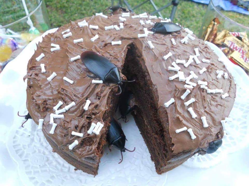 10 Kue ulang tahun berbentuk kecoak, keren atau jijik?