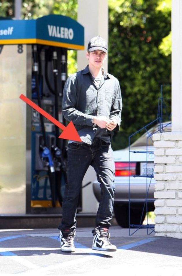 10 Artis ini ketahuan lupa mengancingkan resleting celana, duh malunya