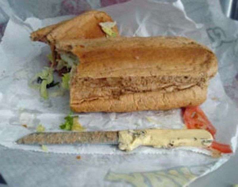 Benda menjijikkan di fast food © 2016 brilio.net Benda menjijikkan di fast food © 2016 brilio.net