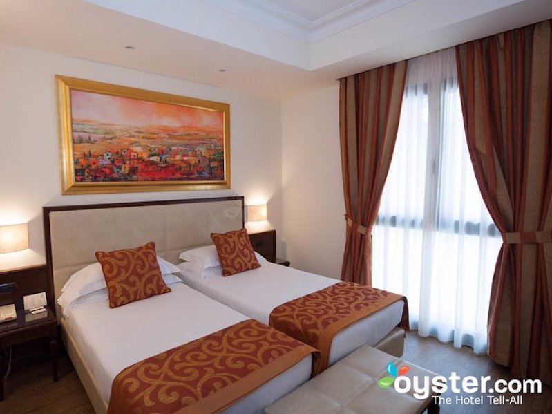 promo hotel © 2016 brilio.net promo hotel © 2016 brilio.net