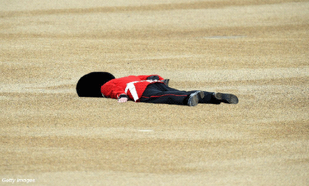 foto editan prajurit pingsan 1-16 © 2016 brilio.net foto editan prajurit pingsan 1-16 © 2016 brilio.net