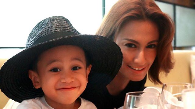 artis cantik mualaf © 2016 brilio.net