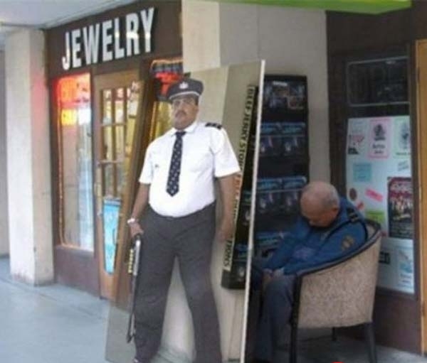 kelakuan petugas keamanan gagal paham © 2016 brilio.net