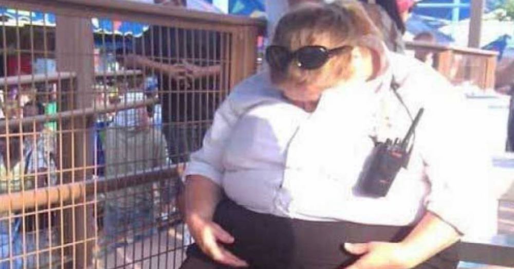 kelakuan petugas keamanan gagal paham © 2016 brilio.net