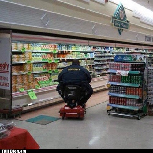 kelakuan petugas keamanan gagal paham © 2016 brilio.net