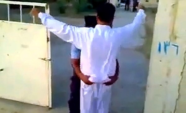 kelakuan petugas keamanan gagal paham © 2016 brilio.net