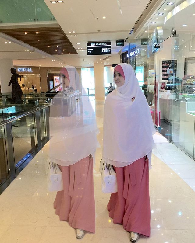 artis hijab syari © 2016 brilio.net artis hijab syari © 2016 brilio.net