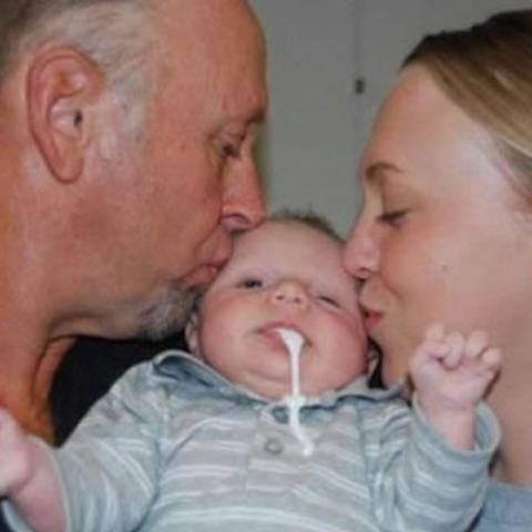 kocak gara-gara si bayi muntah sembarangan © 2016 brilio.net kocak gara-gara si bayi muntah sembarangan © 2016 brilio.net