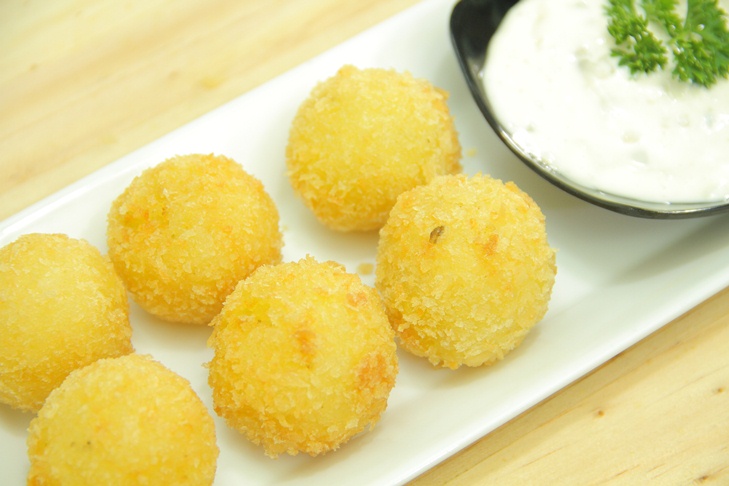 Cheesy Croquette Balls with Tartar Sauce, camilan sehat dari kentang