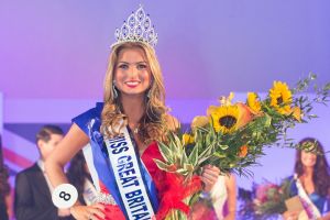 Mahkota Miss Inggris Raya hilang gara-gara berhubungan seks, waduh! 