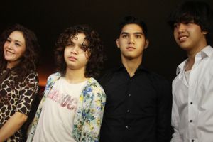 Sederet artis ini pernah berpisah lama dengan orangtuanya, siapa saja?