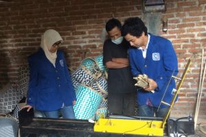 Mahasiswa ITS bikin mesin penyayat bambu yang memudahkan perajin