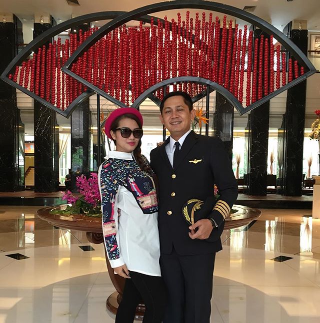 Sederet artis cantik ini jatuh ke pelukan para pilot, duh bikin iri ! 