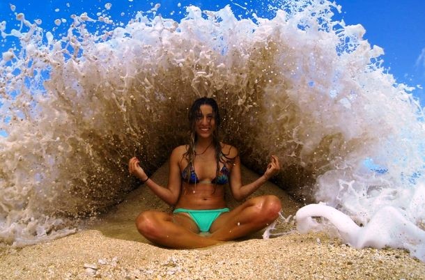 25 Pose gokil di pantai © 2016 brilio.net 25 Pose gokil di pantai © 2016 brilio.net