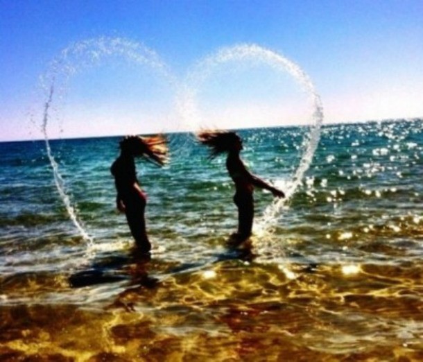 25 Pose gokil di pantai © 2016 brilio.net 25 Pose gokil di pantai © 2016 brilio.net