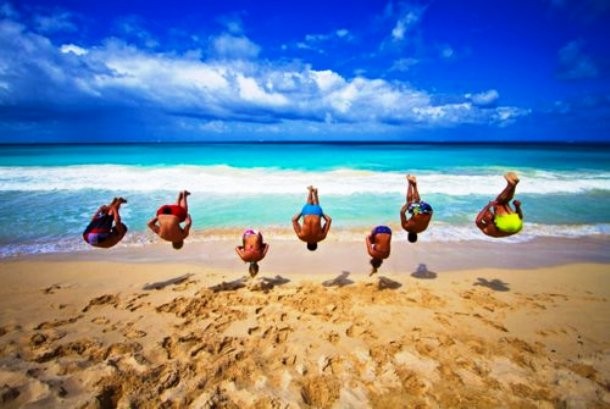 25 Pose gokil di pantai © 2016 brilio.net 25 Pose gokil di pantai © 2016 brilio.net