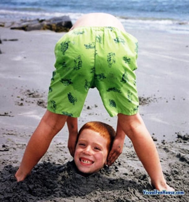 25 Pose gokil di pantai © 2016 brilio.net 25 Pose gokil di pantai © 2016 brilio.net