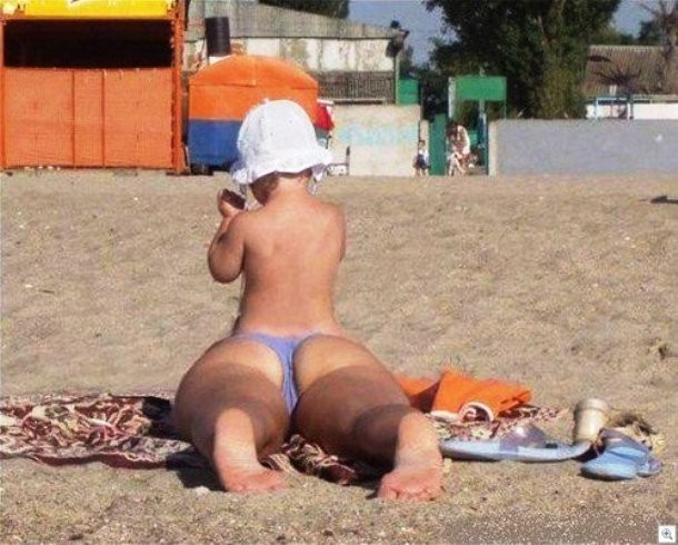 25 Pose gokil di pantai © 2016 brilio.net 25 Pose gokil di pantai © 2016 brilio.net