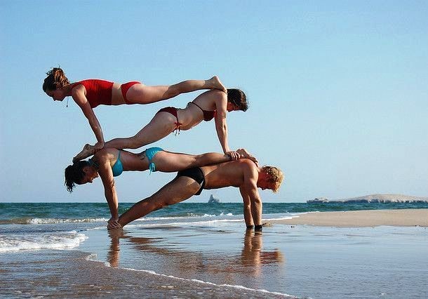 25 Pose gokil di pantai © 2016 brilio.net 25 Pose gokil di pantai © 2016 brilio.net