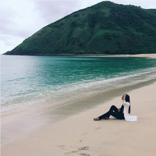 birunya pantai di lombok 1-16 © 2016 brilio.net