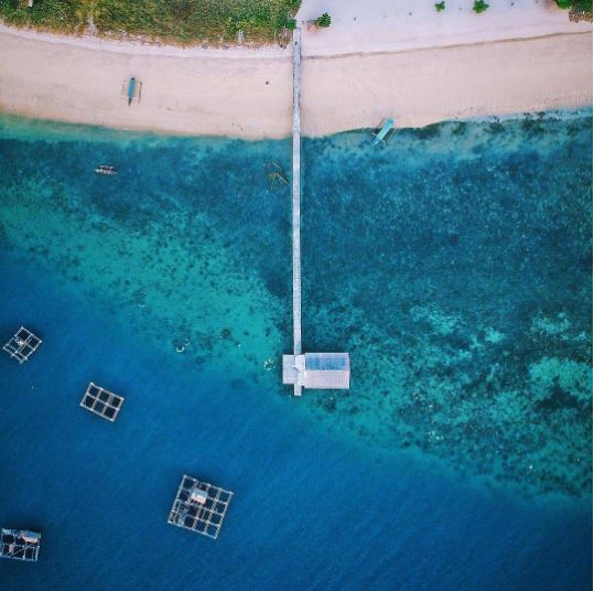 birunya pantai di lombok 1-16 © 2016 brilio.net
