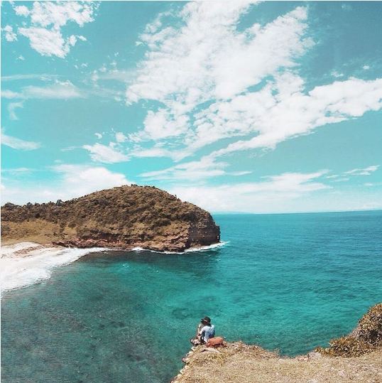 birunya pantai di lombok 1-16 © 2016 brilio.net