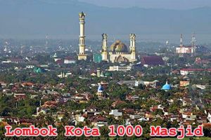 Coba tebak, ada berapa masjid di foto Kota Lombok ini?