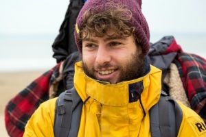 Cowok ini jalan kaki dari Inggris ke Irlandia demi dana amal, salut!