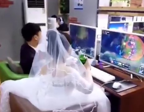 sepasang gamer © 2016 brilio.net sepasang gamer © 2016 brilio.net