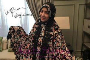 4 Artis cantik ini jualan mukena saat Ramadan, harganya sampai jutaan!