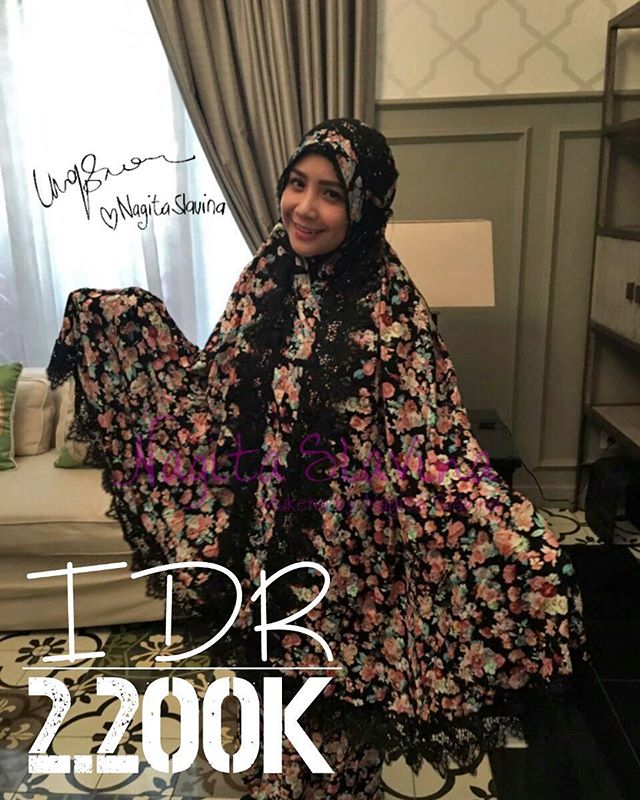 4 Artis cantik ini jualan mukena saat Ramadan, harganya sampai jutaan!