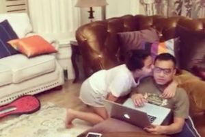 Video Aurel tiba-tiba cium Anang Hermansyah ini bikin netizen terharu