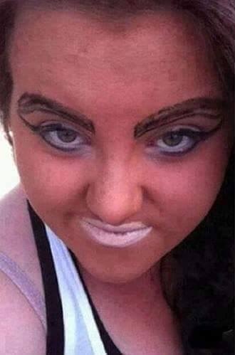 desain alis aneh © 2016 brilio.net